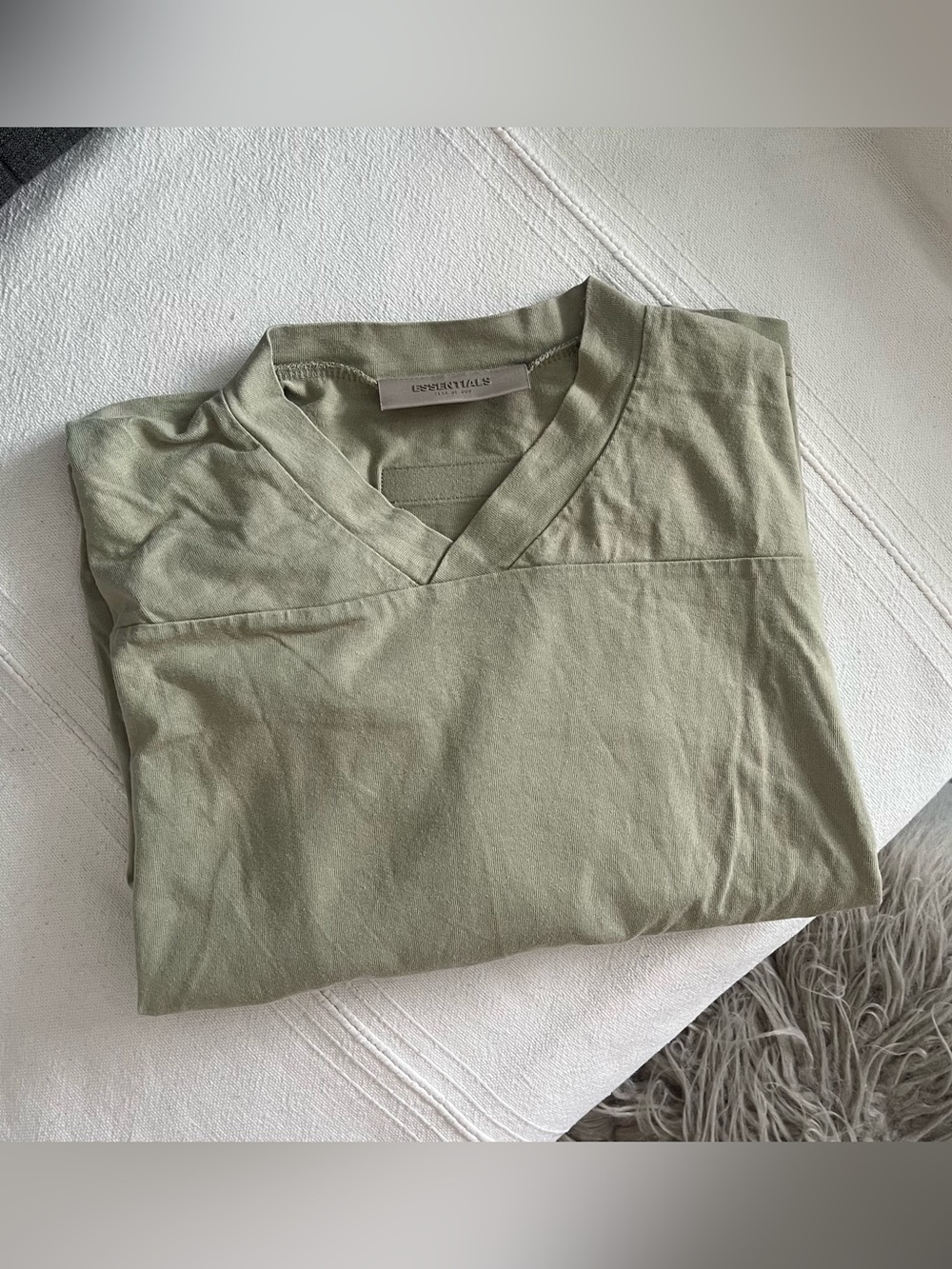 essentials❣️fear of god v-neck boxy t-shirt - Picture 2 of 12